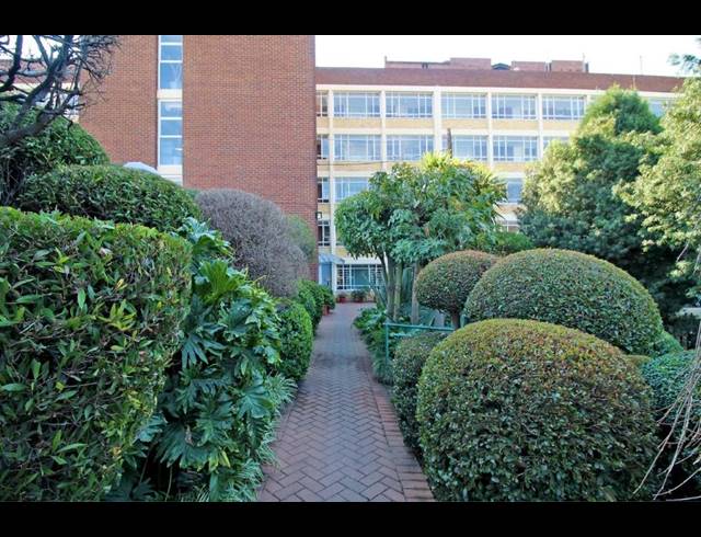 2 BEDROOM SECTIONAL TITLE FOR SALE IN LINKSFIELD